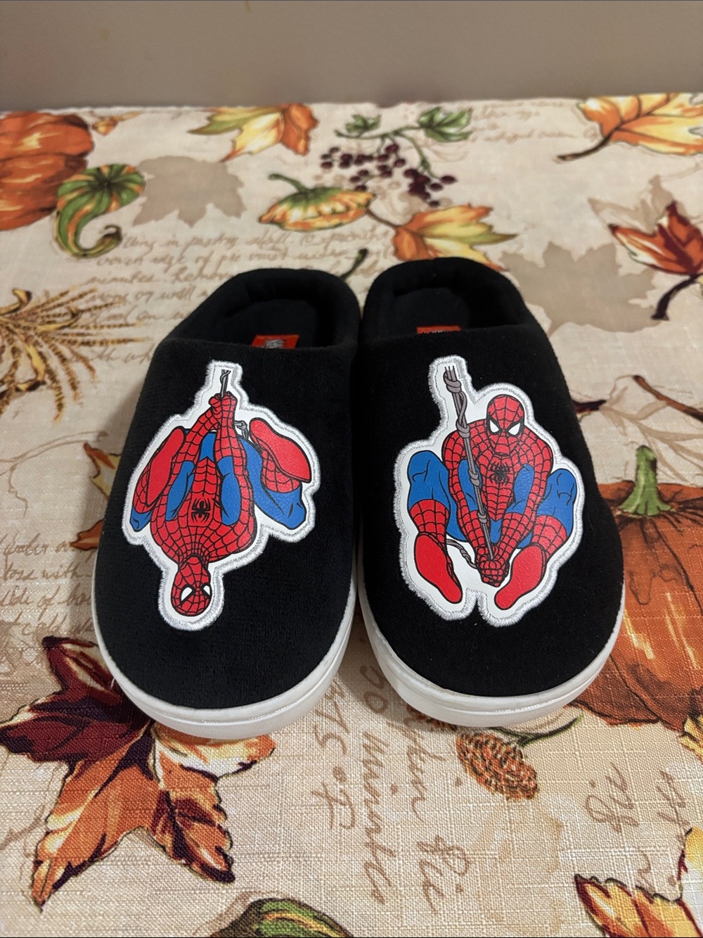 Spiderman Black and Red Logo Slip-On Interior Detail